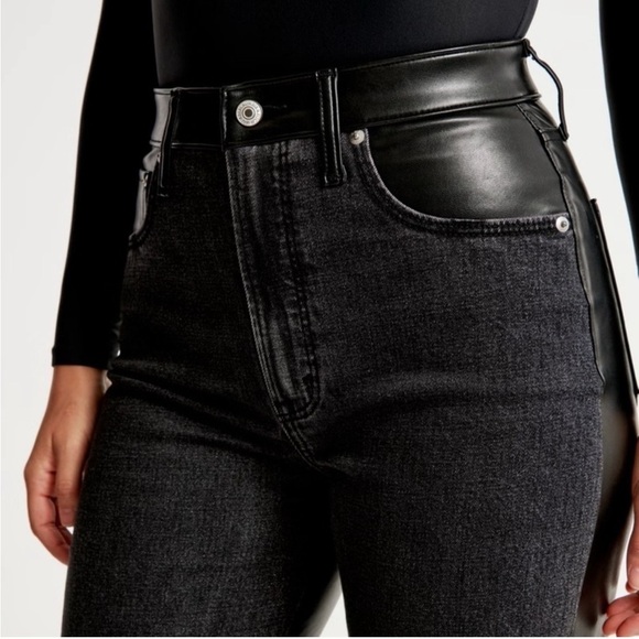 Abercrombie & Fitch Curve Love 90’s Straight Jean Vegan Leather Jean Mixed - Picture 3 of 11